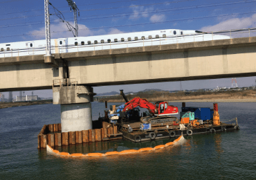 兵庫県 山陽新幹線(加古川)橋梁補強工事(バックホウ型杭打機台船)