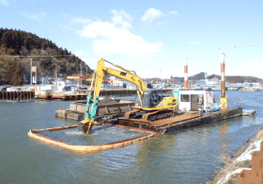 宮城県 高城川浚渫工事(0.9m3バックホウ台船)