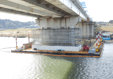 宮城県東松島市 鳴瀬大橋耐震補強工事(作業足場台船)