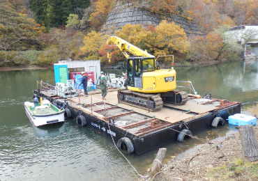 福島県 大平沼ダム取水塔ゲート補修工事(4.9t吊クローラ船)